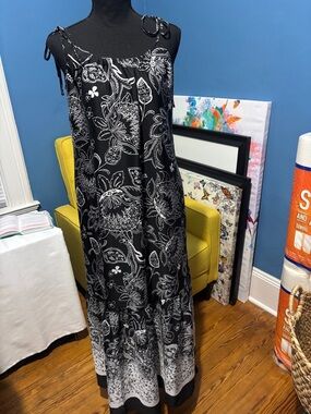 Express Black & White Floral Tie-Shoulder Maxi Dress size small
